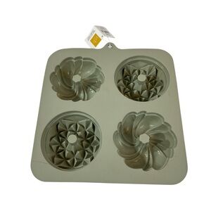 Stir Mini Silicone Bundt Pan New